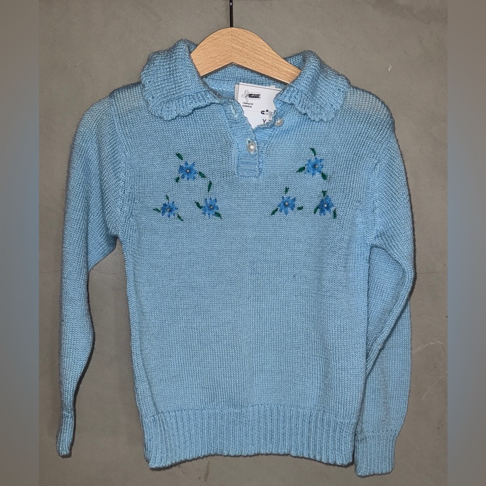 Vintage baby blue floral sweater with faux pearl embellishments collar size 6